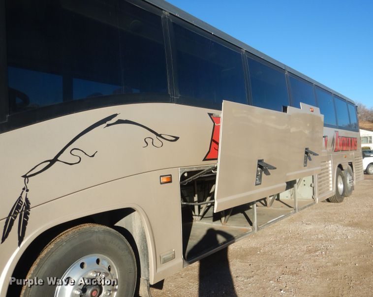 image for item HU9364 2001 MCI E4500  coach bus