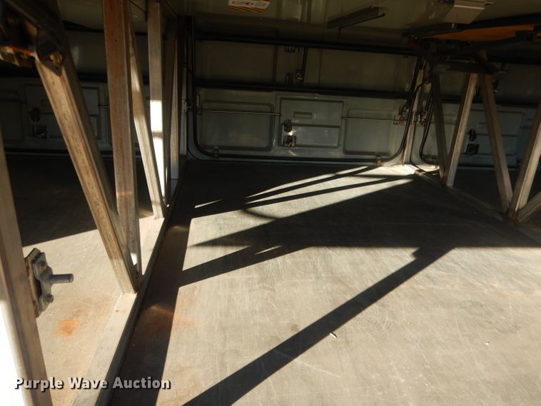 image for item HU9364 2001 MCI E4500  coach bus