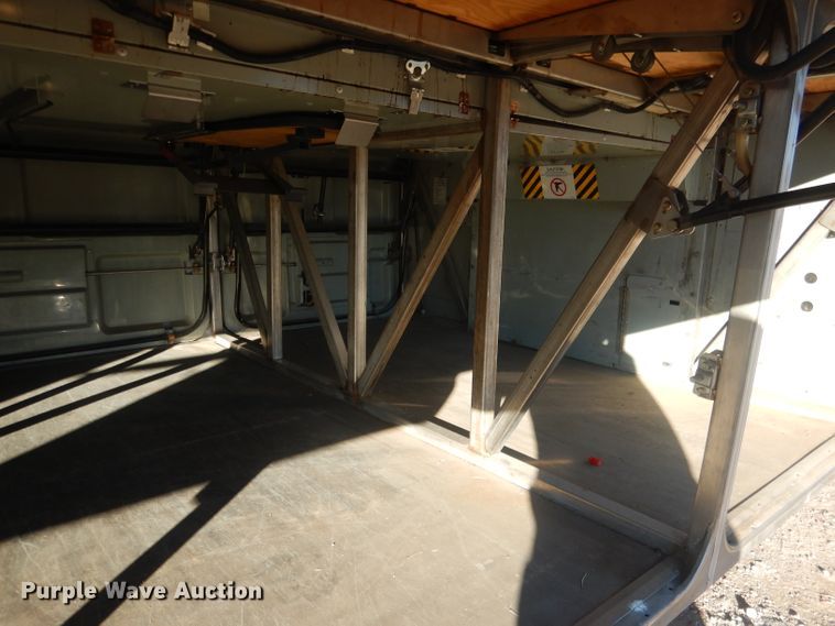 image for item HU9364 2001 MCI E4500  coach bus