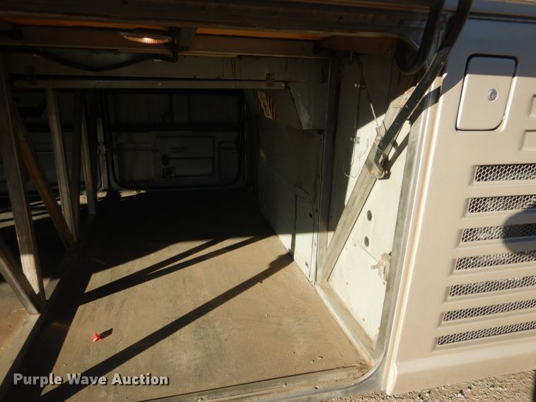 image for item HU9364 2001 MCI E4500  coach bus