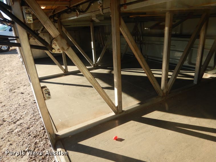 image for item HU9364 2001 MCI E4500  coach bus