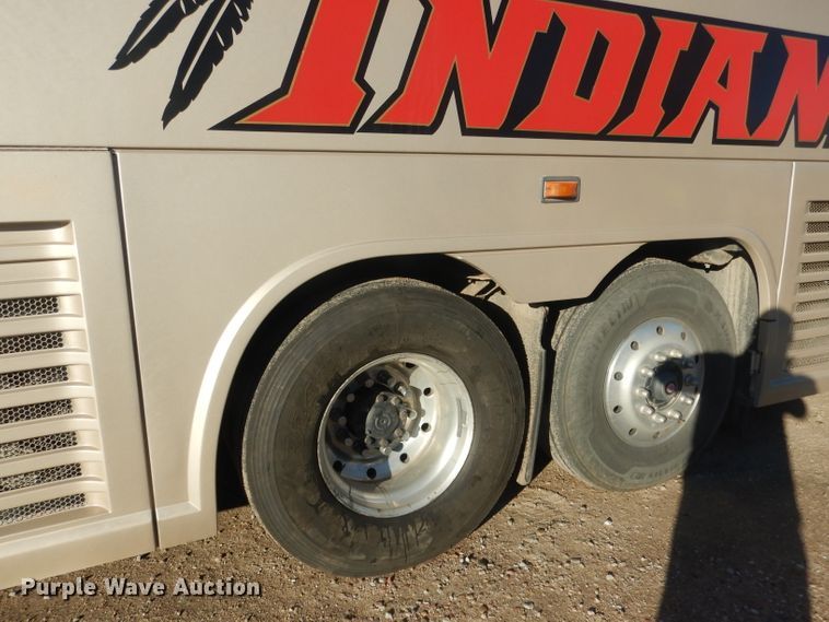 image for item HU9364 2001 MCI E4500  coach bus