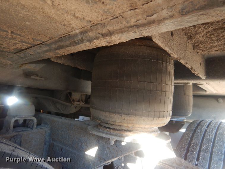 image for item HU9364 2001 MCI E4500  coach bus