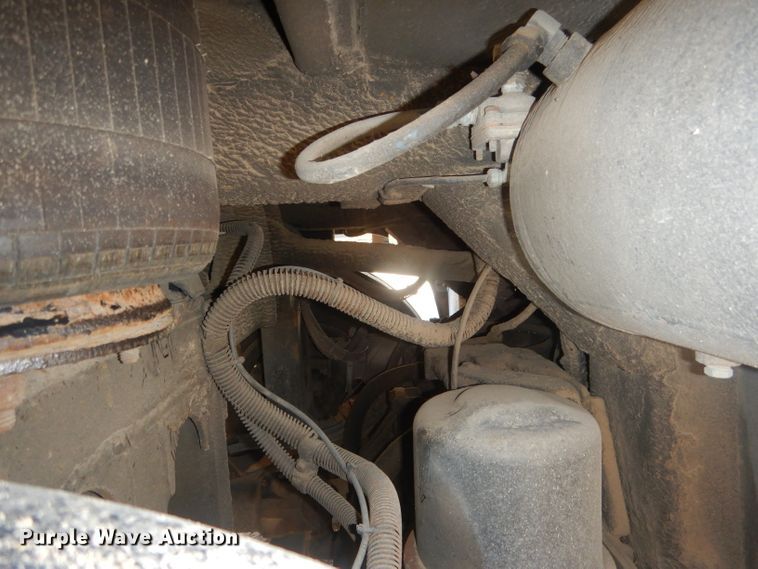 image for item HU9364 2001 MCI E4500  coach bus