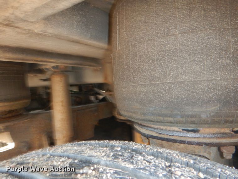 image for item HU9364 2001 MCI E4500  coach bus