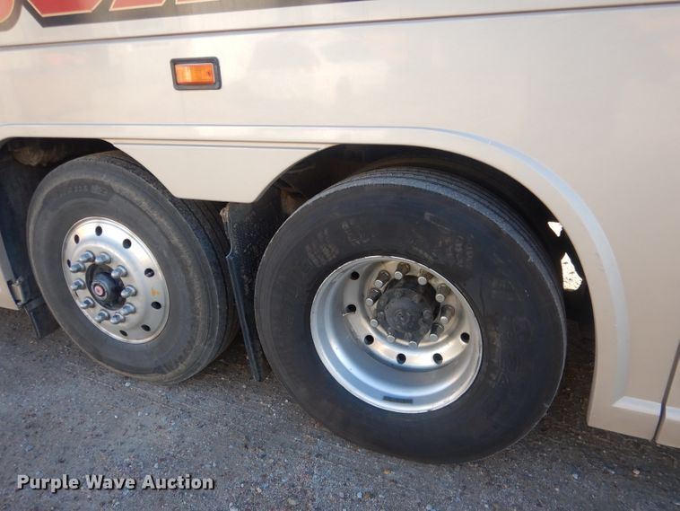 image for item HU9364 2001 MCI E4500  coach bus