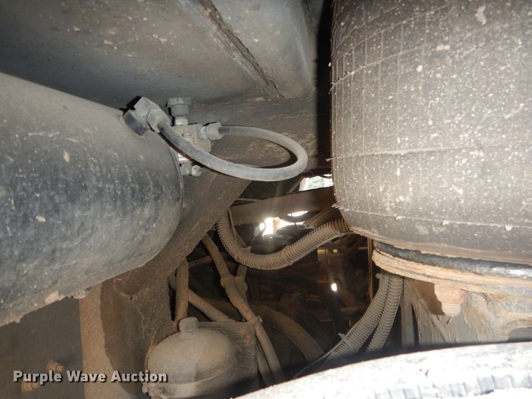 image for item HU9364 2001 MCI E4500  coach bus