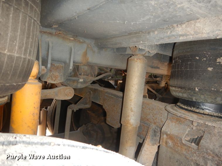 image for item HU9364 2001 MCI E4500  coach bus