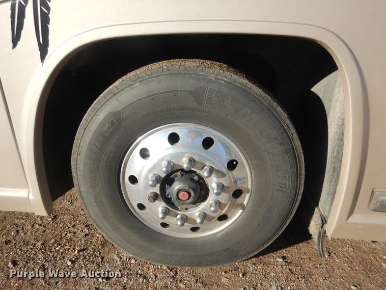 image for item HU9364 2001 MCI E4500  coach bus