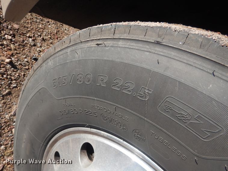 image for item HU9364 2001 MCI E4500  coach bus