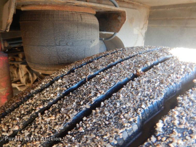 image for item HU9364 2001 MCI E4500  coach bus