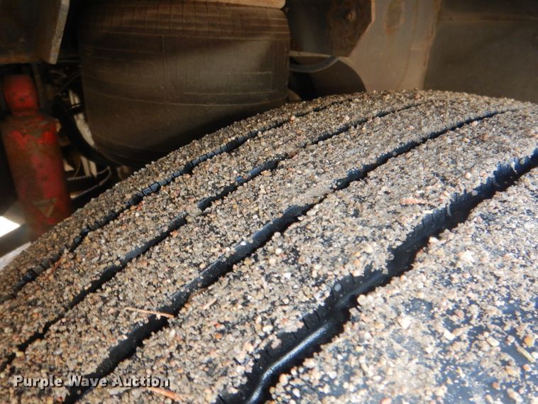 image for item HU9364 2001 MCI E4500  coach bus