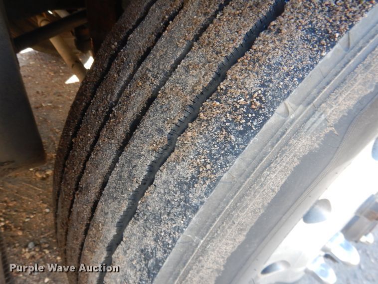 image for item HU9364 2001 MCI E4500  coach bus