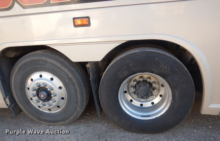 image for item HU9364 2001 MCI E4500  coach bus