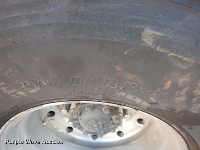 image for item HU9364 2001 MCI E4500  coach bus