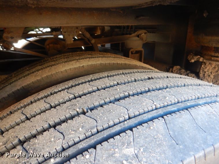 image for item HU9364 2001 MCI E4500  coach bus