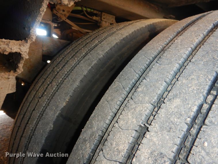 image for item HU9364 2001 MCI E4500  coach bus