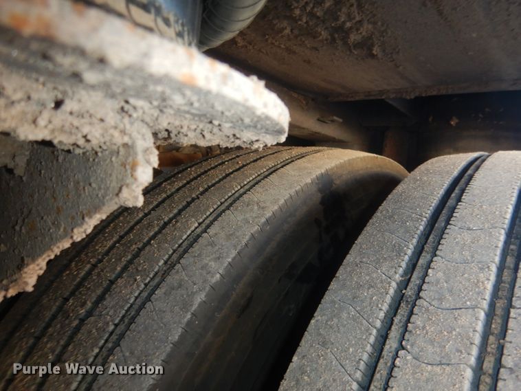 image for item HU9364 2001 MCI E4500  coach bus