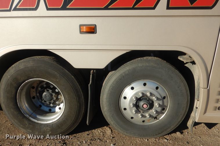 image for item HU9364 2001 MCI E4500  coach bus