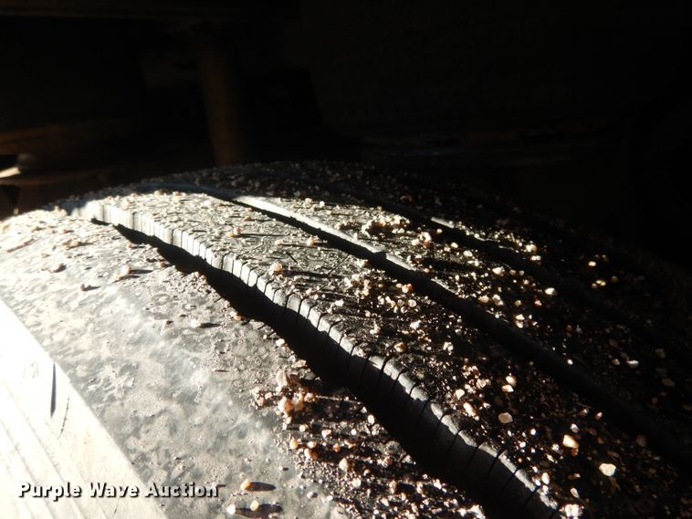 image for item HU9364 2001 MCI E4500  coach bus