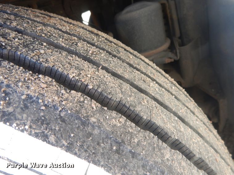 image for item HU9364 2001 MCI E4500  coach bus