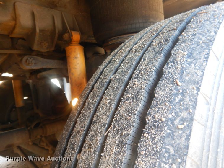 image for item HU9364 2001 MCI E4500  coach bus