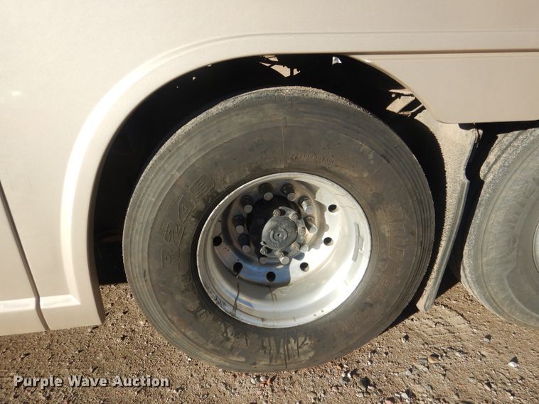 image for item HU9364 2001 MCI E4500  coach bus