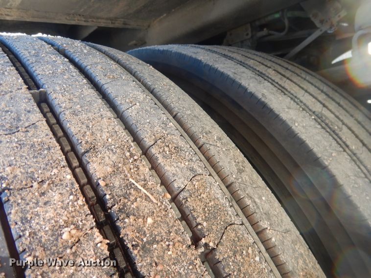 image for item HU9364 2001 MCI E4500  coach bus