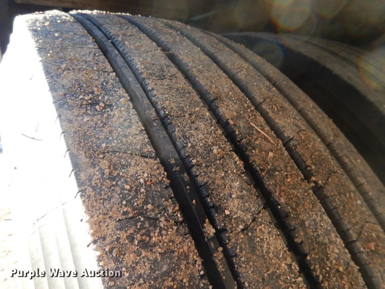 image for item HU9364 2001 MCI E4500  coach bus