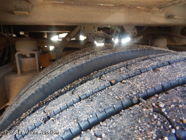 image for item HU9364 2001 MCI E4500  coach bus