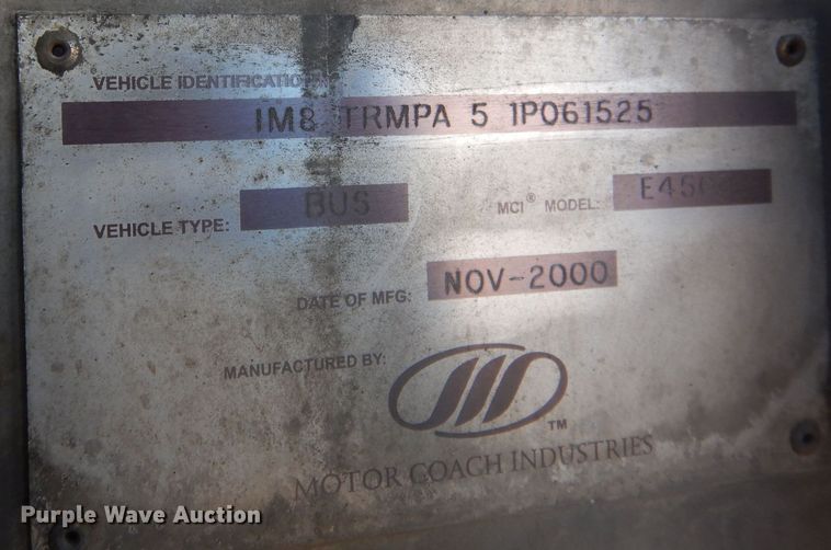 image for item HU9364 2001 MCI E4500  coach bus