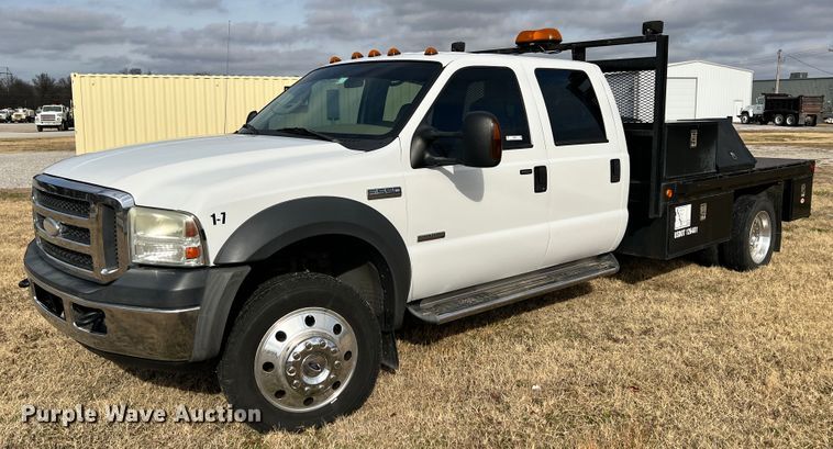 image for item ID9623 2005 Ford F550 Super Duty XLT  Crew Cab flatbed truck