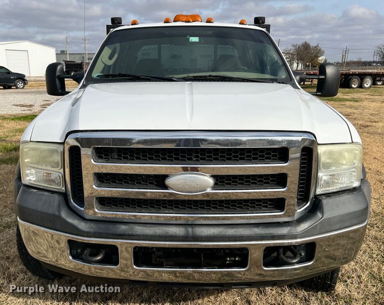 image for item ID9623 2005 Ford F550 Super Duty XLT  Crew Cab flatbed truck
