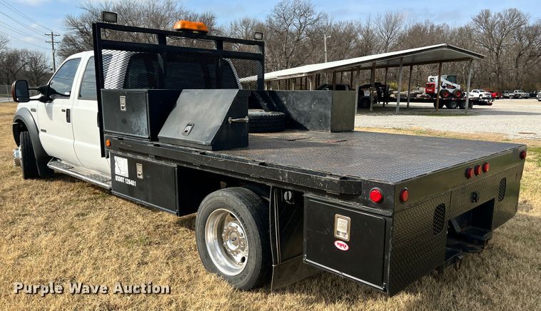 image for item ID9623 2005 Ford F550 Super Duty XLT  Crew Cab flatbed truck