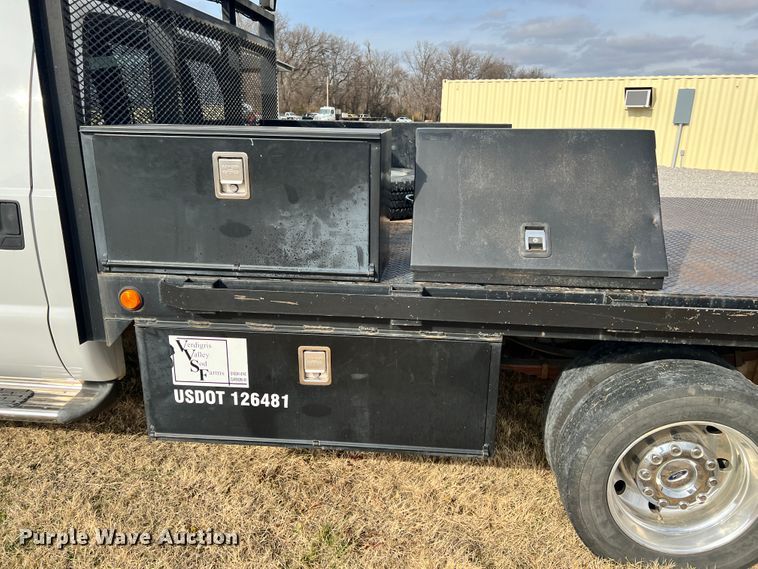 image for item ID9623 2005 Ford F550 Super Duty XLT  Crew Cab flatbed truck