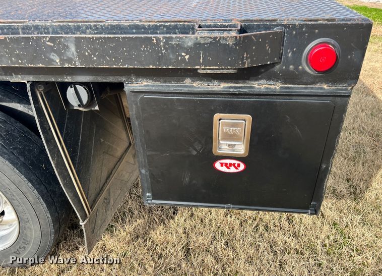 image for item ID9623 2005 Ford F550 Super Duty XLT  Crew Cab flatbed truck