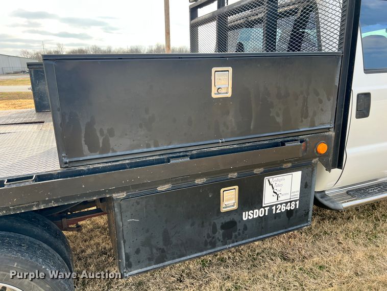 image for item ID9623 2005 Ford F550 Super Duty XLT  Crew Cab flatbed truck
