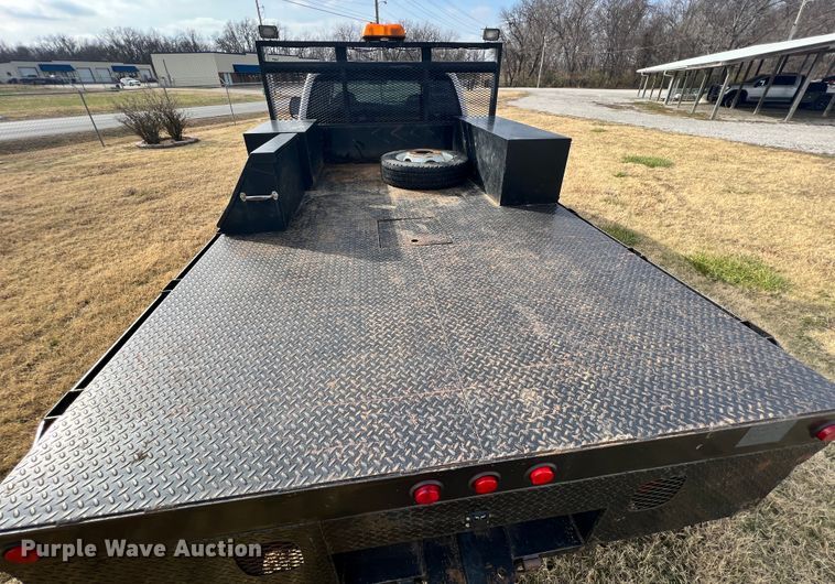 image for item ID9623 2005 Ford F550 Super Duty XLT  Crew Cab flatbed truck