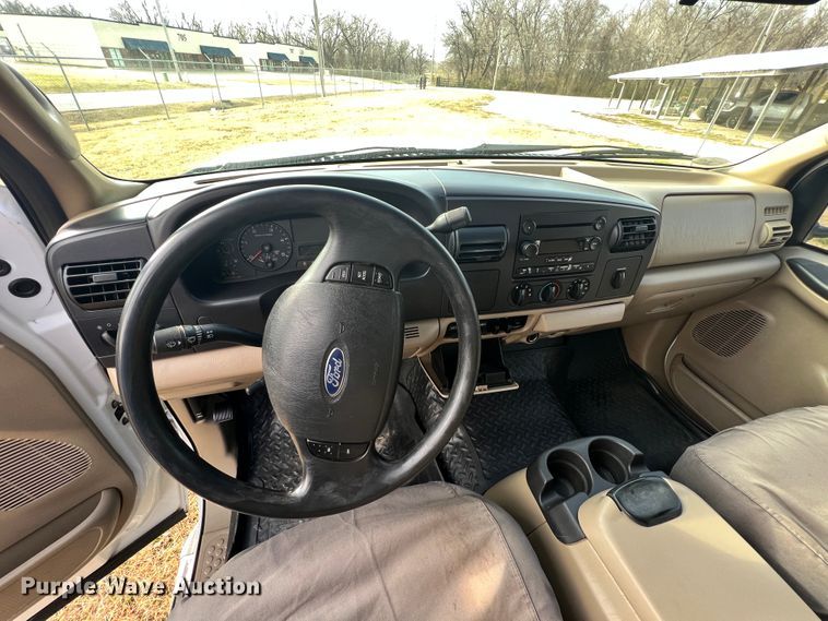 image for item ID9623 2005 Ford F550 Super Duty XLT  Crew Cab flatbed truck