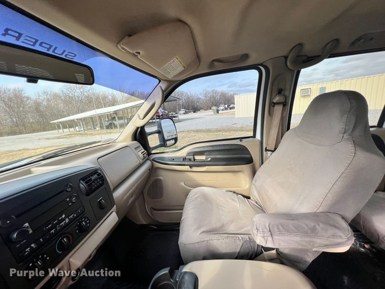 image for item ID9623 2005 Ford F550 Super Duty XLT  Crew Cab flatbed truck