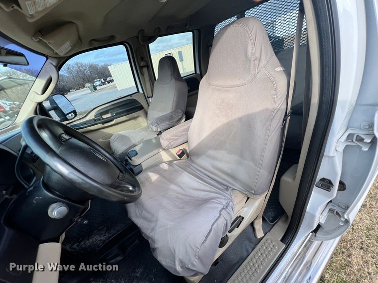 image for item ID9623 2005 Ford F550 Super Duty XLT  Crew Cab flatbed truck