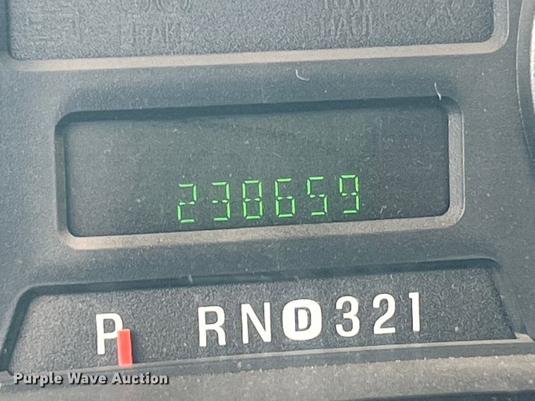 image for item ID9623 2005 Ford F550 Super Duty XLT  Crew Cab flatbed truck