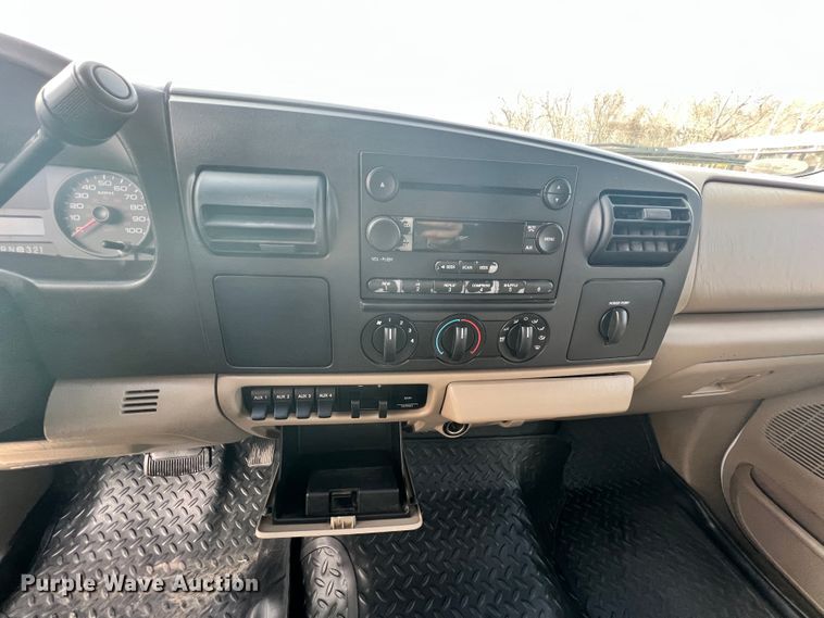 image for item ID9623 2005 Ford F550 Super Duty XLT  Crew Cab flatbed truck