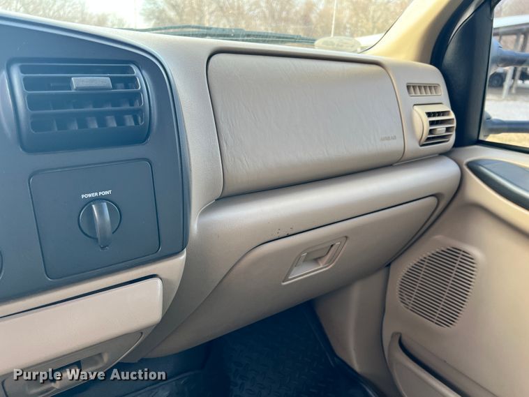 image for item ID9623 2005 Ford F550 Super Duty XLT  Crew Cab flatbed truck