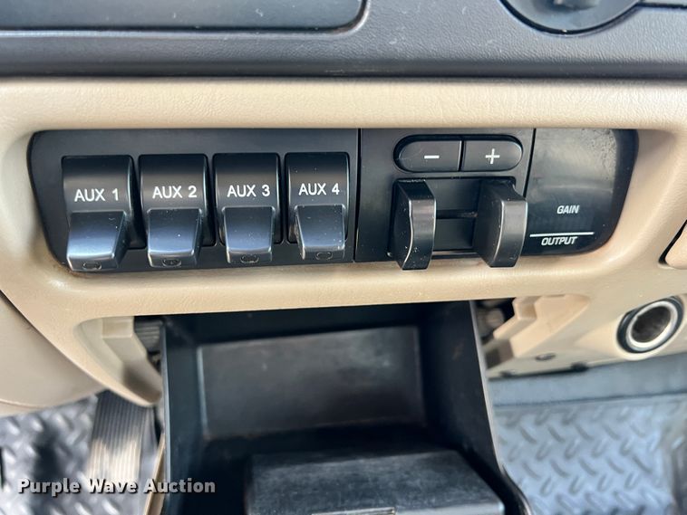 image for item ID9623 2005 Ford F550 Super Duty XLT  Crew Cab flatbed truck