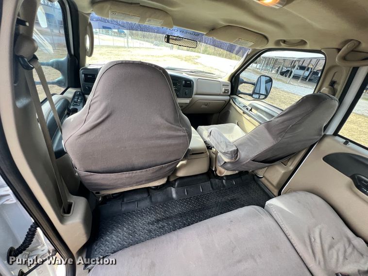 image for item ID9623 2005 Ford F550 Super Duty XLT  Crew Cab flatbed truck