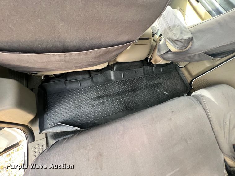 image for item ID9623 2005 Ford F550 Super Duty XLT  Crew Cab flatbed truck