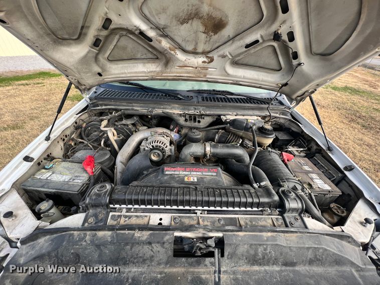 image for item ID9623 2005 Ford F550 Super Duty XLT  Crew Cab flatbed truck