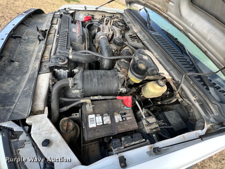 image for item ID9623 2005 Ford F550 Super Duty XLT  Crew Cab flatbed truck