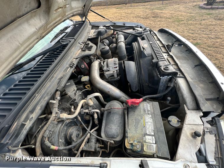 image for item ID9623 2005 Ford F550 Super Duty XLT  Crew Cab flatbed truck